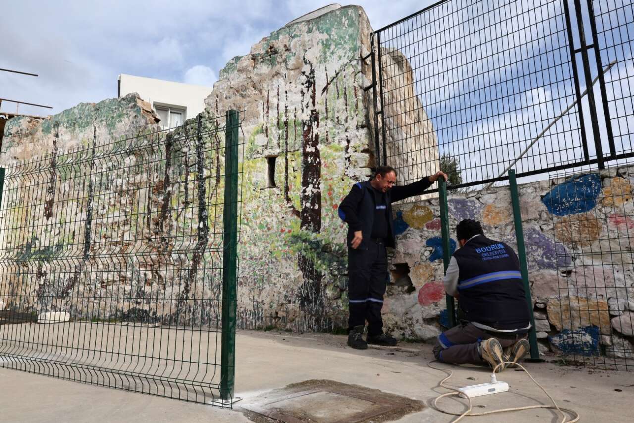 Bodrum Belediyesi Okullar İçin Sahada 1